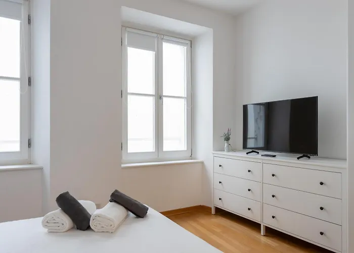 Suite Saba, Stile E Parcheggio In Centro A Trieste